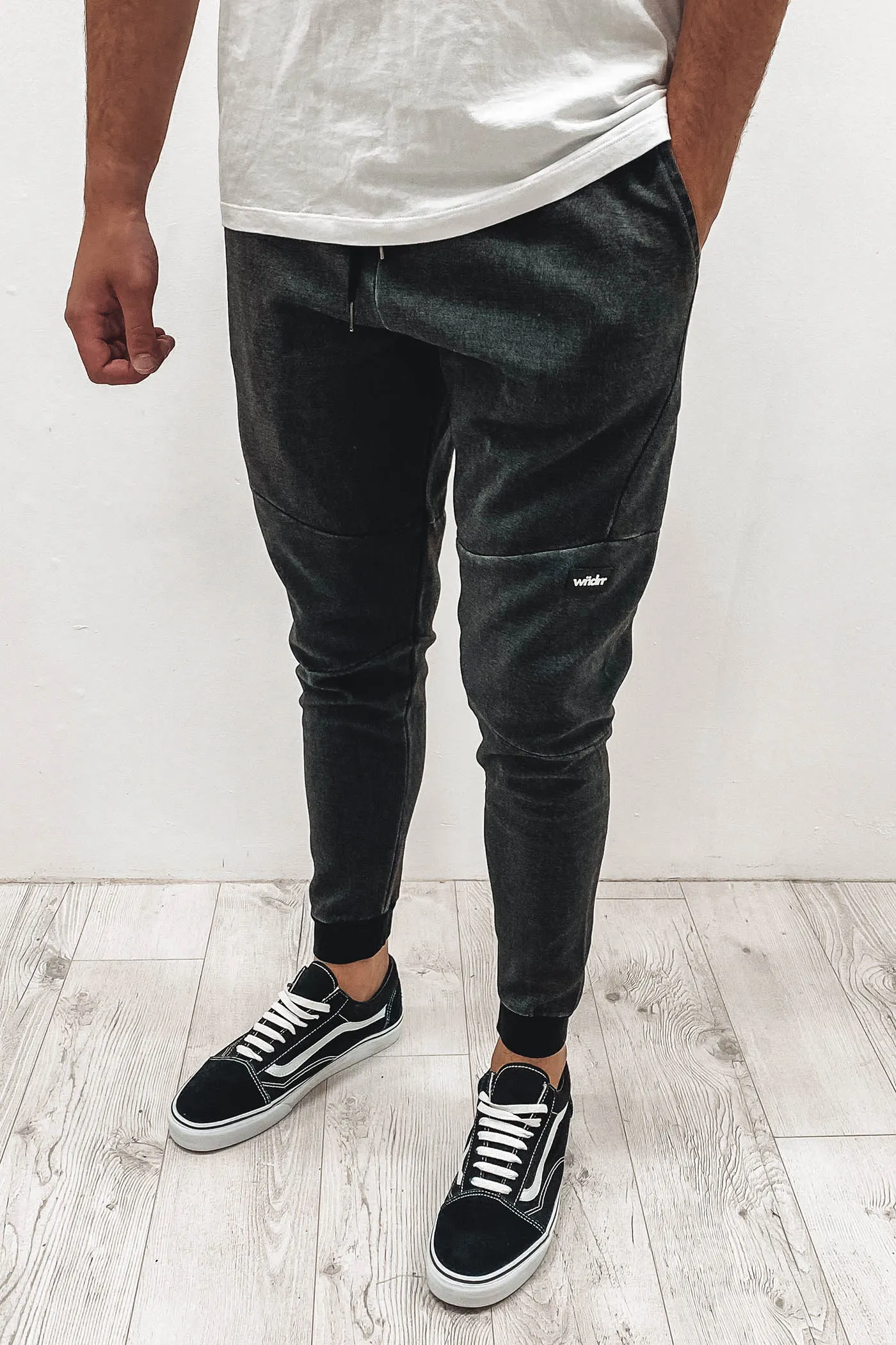 Hoxton Vintage Trackpant Washed Black